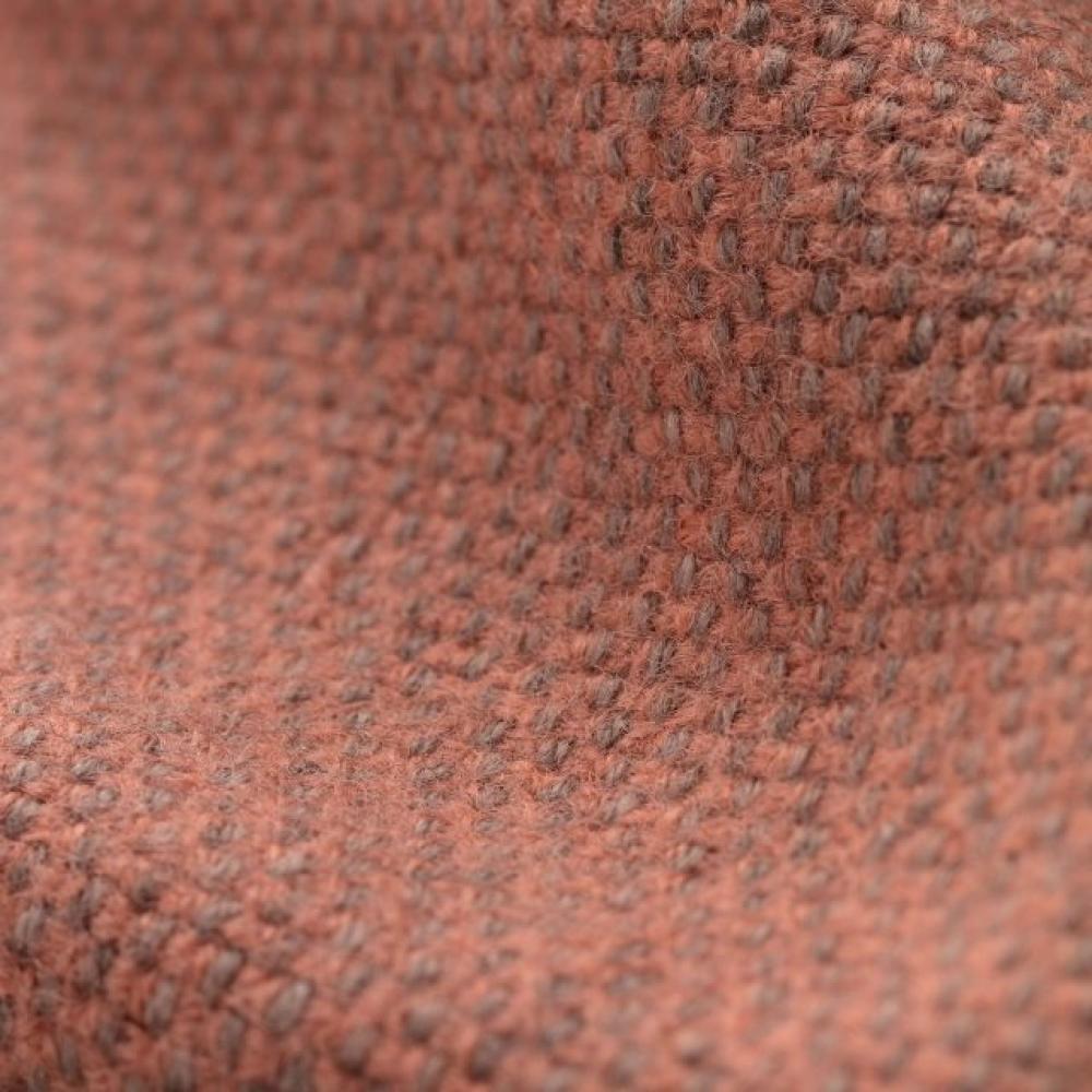 zoomed-img