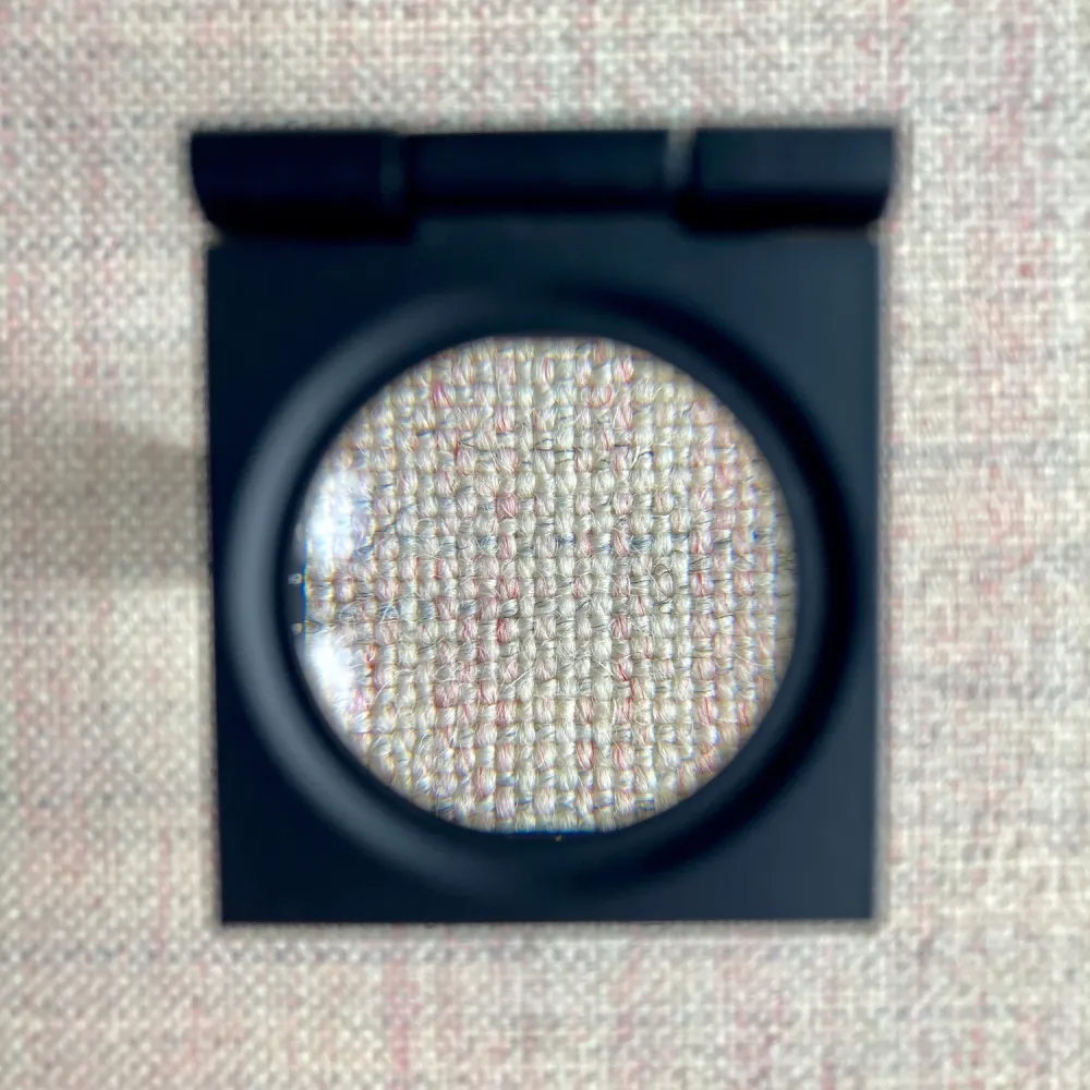 zoomed-img